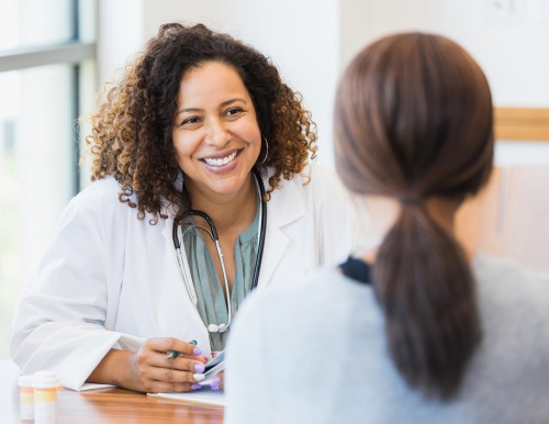 Sanitas doctor and patient having a conversation